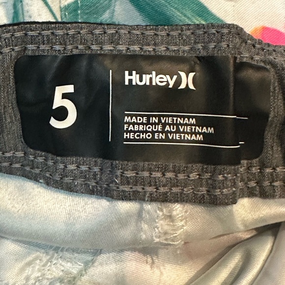 Boys Hurley Brans board shorts.  Tropical print pattern. Size 5 - Picture 5 of 5